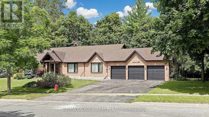Detached at 1 - 45 PINENEEDLE DRIVE, Aurora