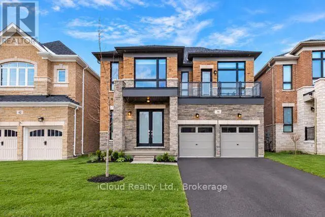 Detached at 38 PINE HILL CRESCENT, Aurora