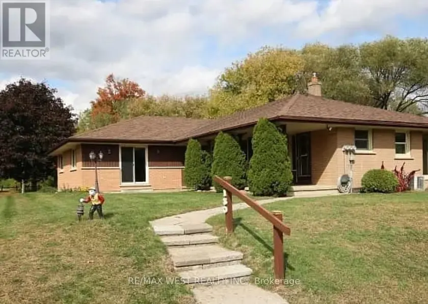 Detached at 130 COUSINS DRIVE E, Aurora