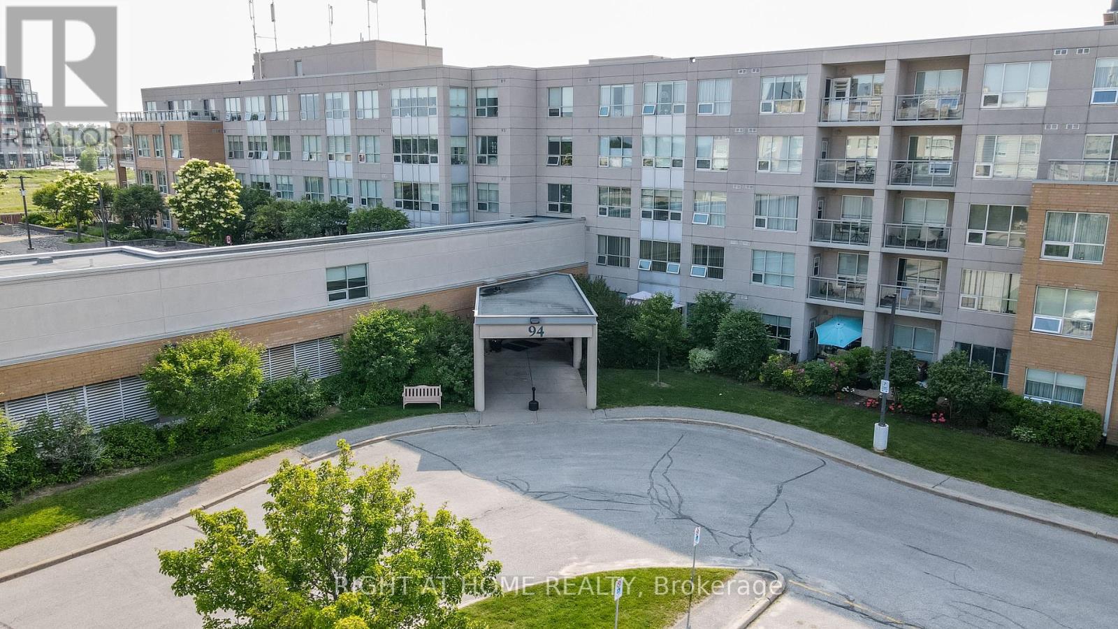 Apartment at 201 - 90 DEAN AVENUE, Barrie (Painswick South)