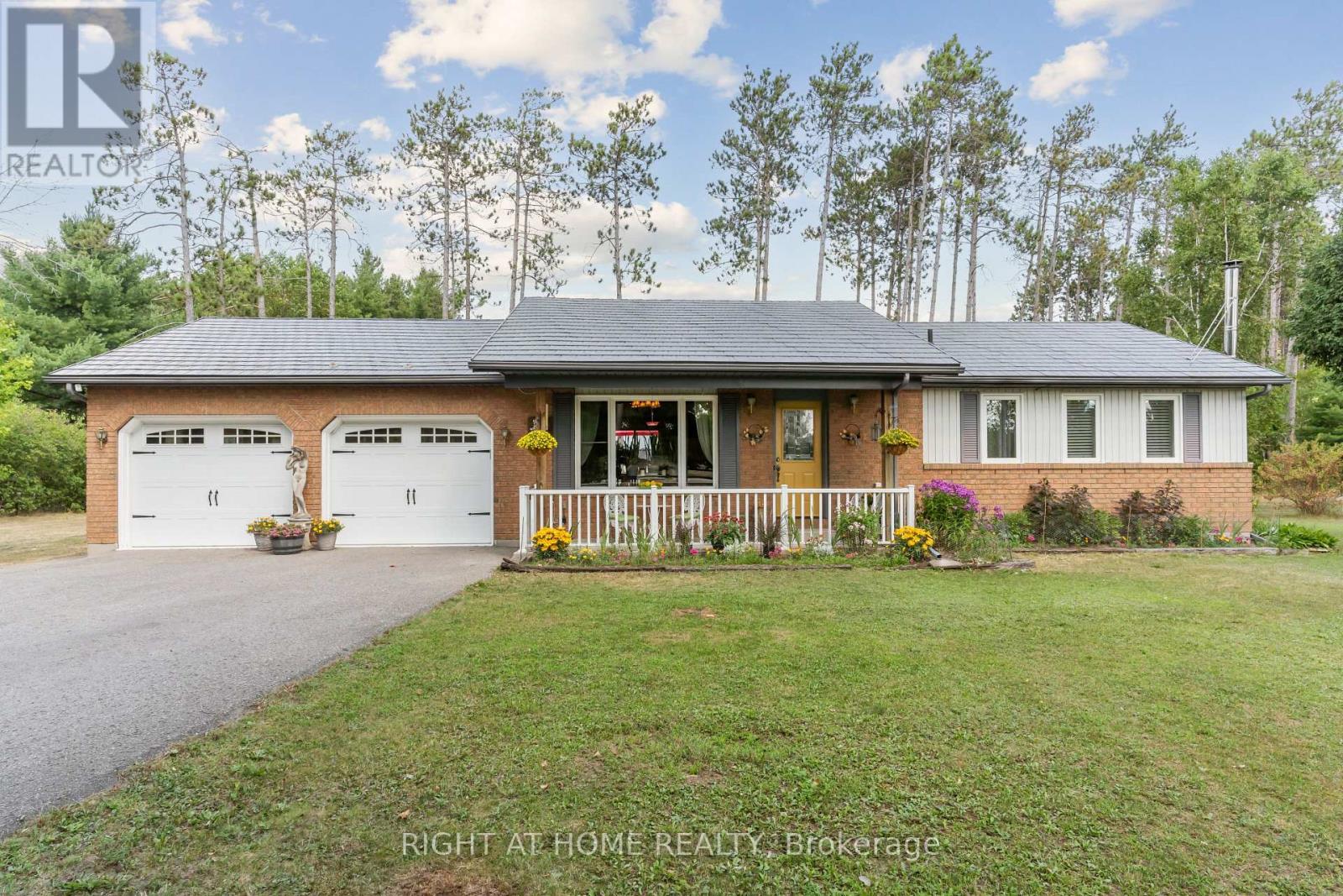 Detached at 6216 SUNNIDALE TOSORONTIO TOWNLINE, Clearview