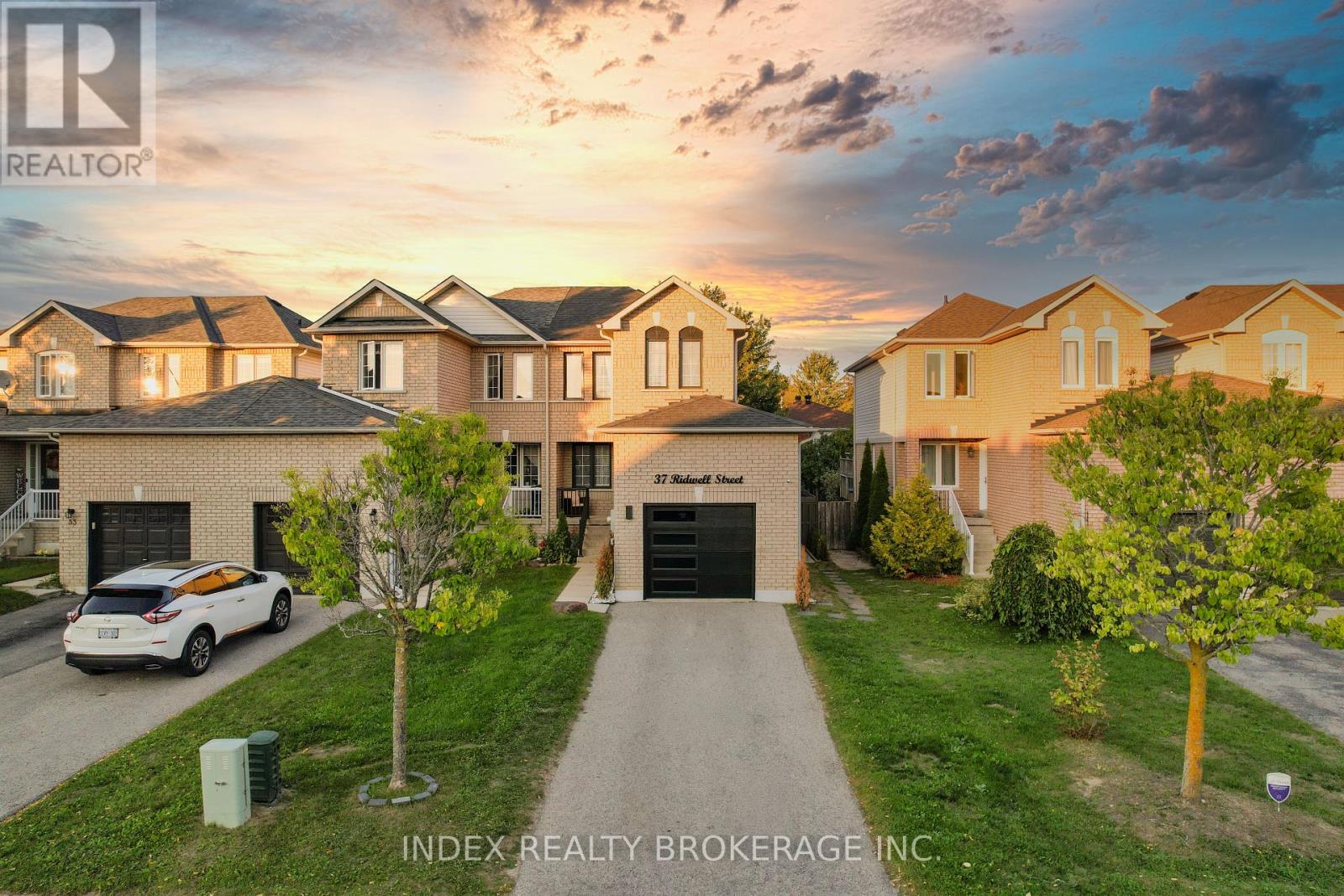 Townhouse at 37 RIDWELL STREET, Barrie (Edgehill Drive)