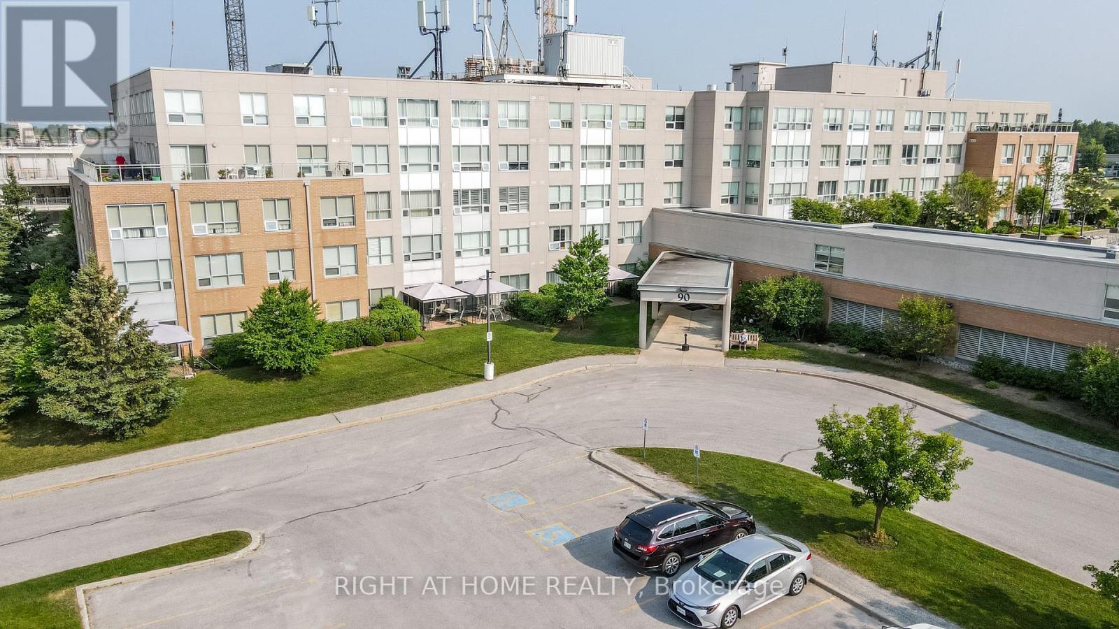 Apartment at 101 - 90 DEAN AVENUE, Barrie (Painswick South)