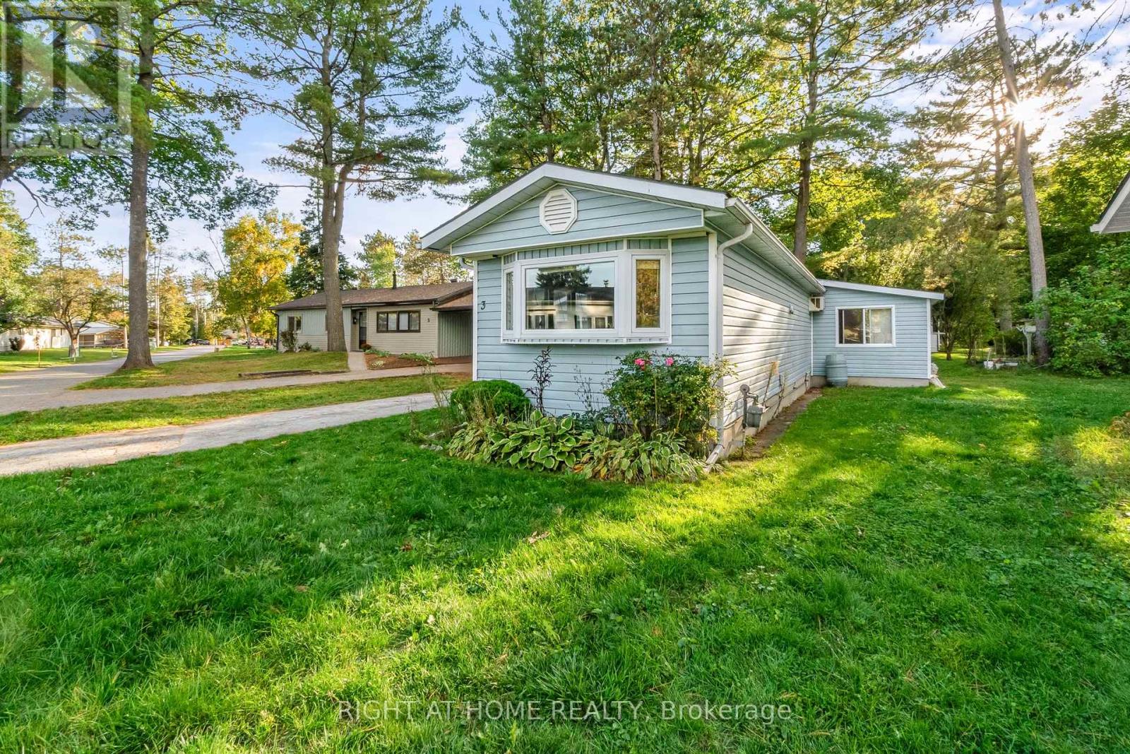 Detached at 3 CARRUTHERS STREET S, Wasaga Beach