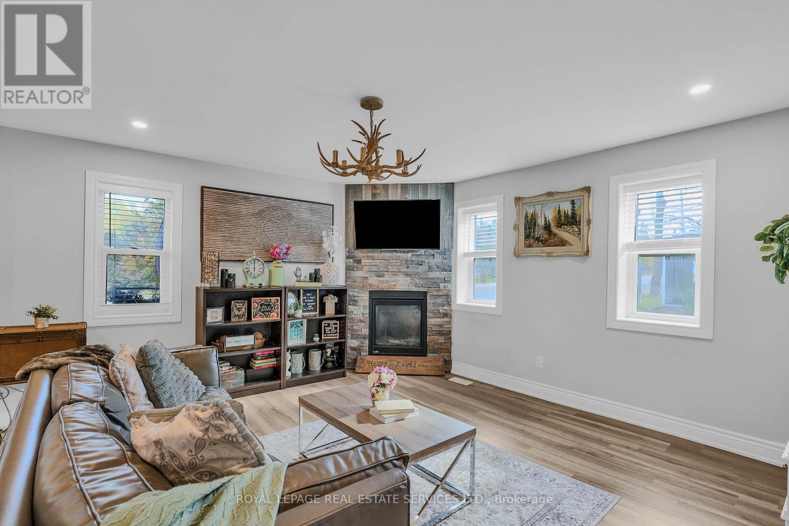 Detached at 2834 COUNTY ROAD 124 W, Clearview