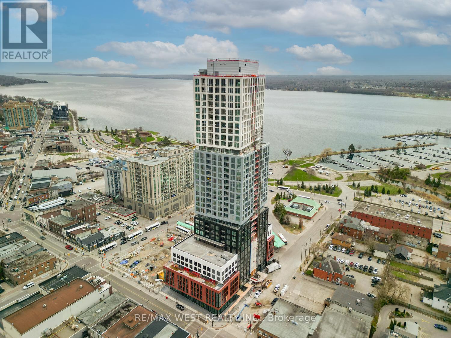 Apartment at 1210 - 39 MARY STREET, Barrie (City Centre)