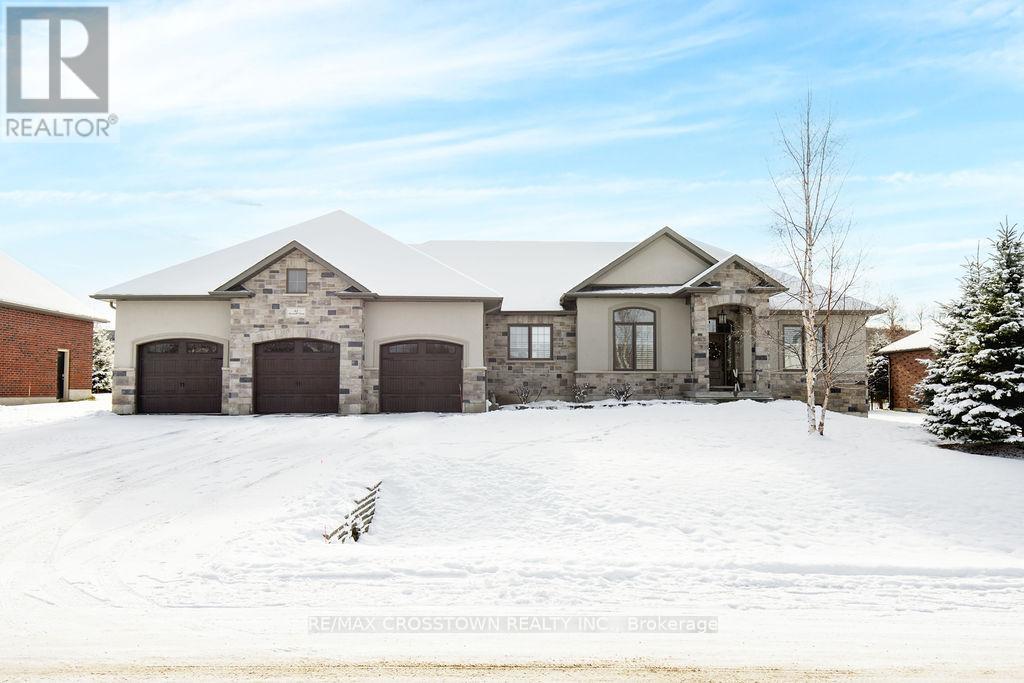Detached at 25 MENNILL DRIVE, Springwater (Snow Valley)