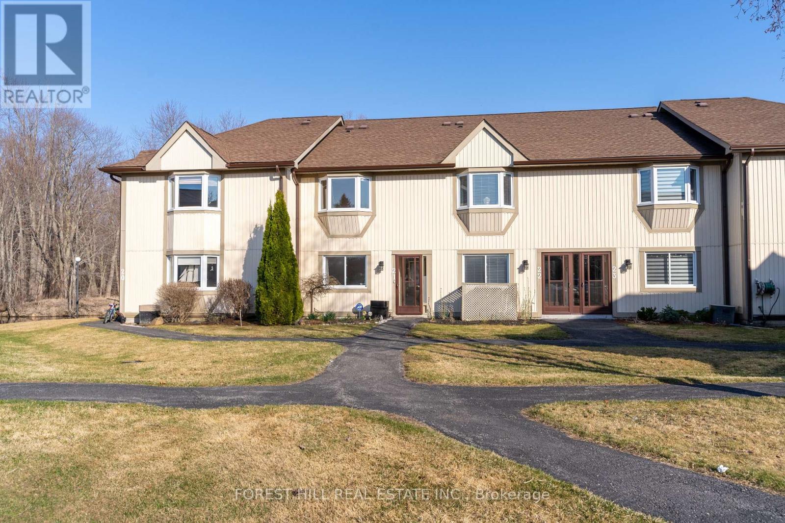 Townhouse at 21 - 21 LAGUNA PARKWAY, Ramara (Brechin)