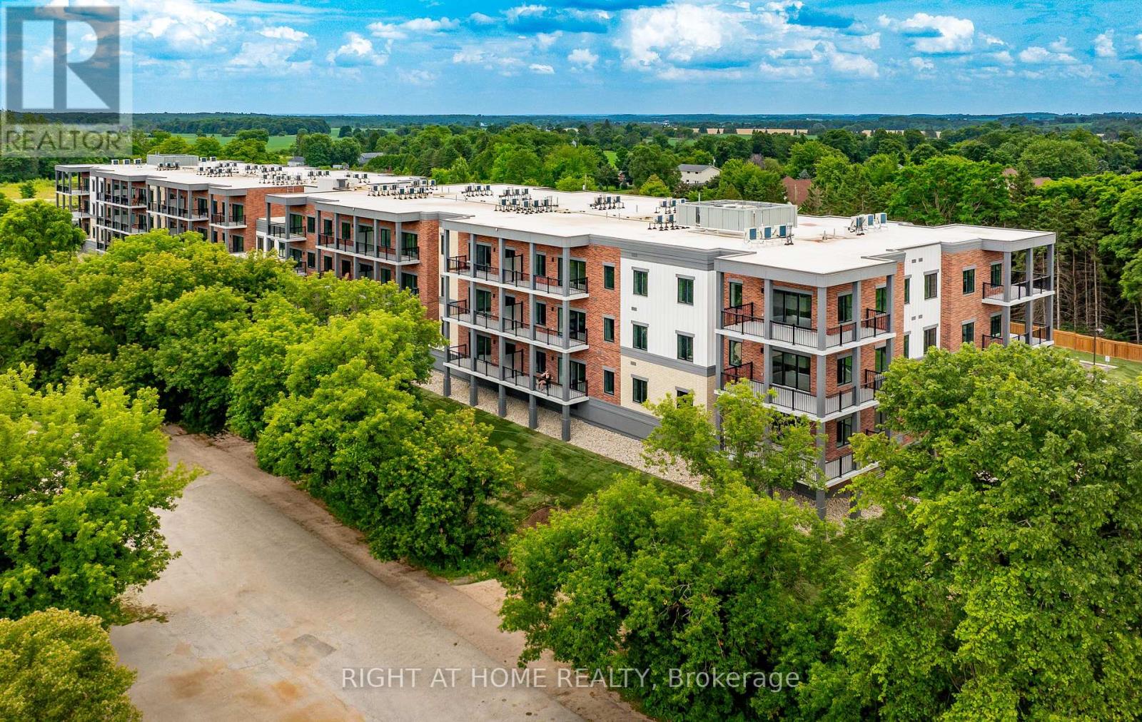 Apartment at 321 - 121 MARY STREET, Clearview (Creemore)
