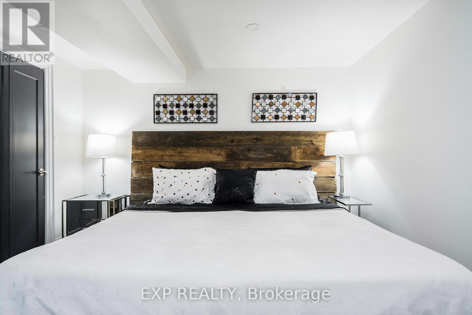 Detached at 27 SUNNIDALE ROAD S, Wasaga Beach