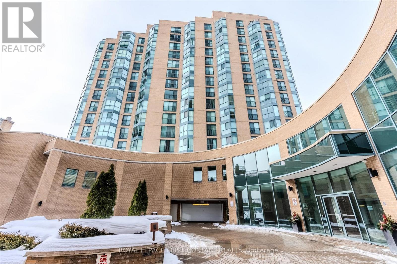 Apartment at 808 - 140 DUNLOP STREET E, Barrie (City Centre)