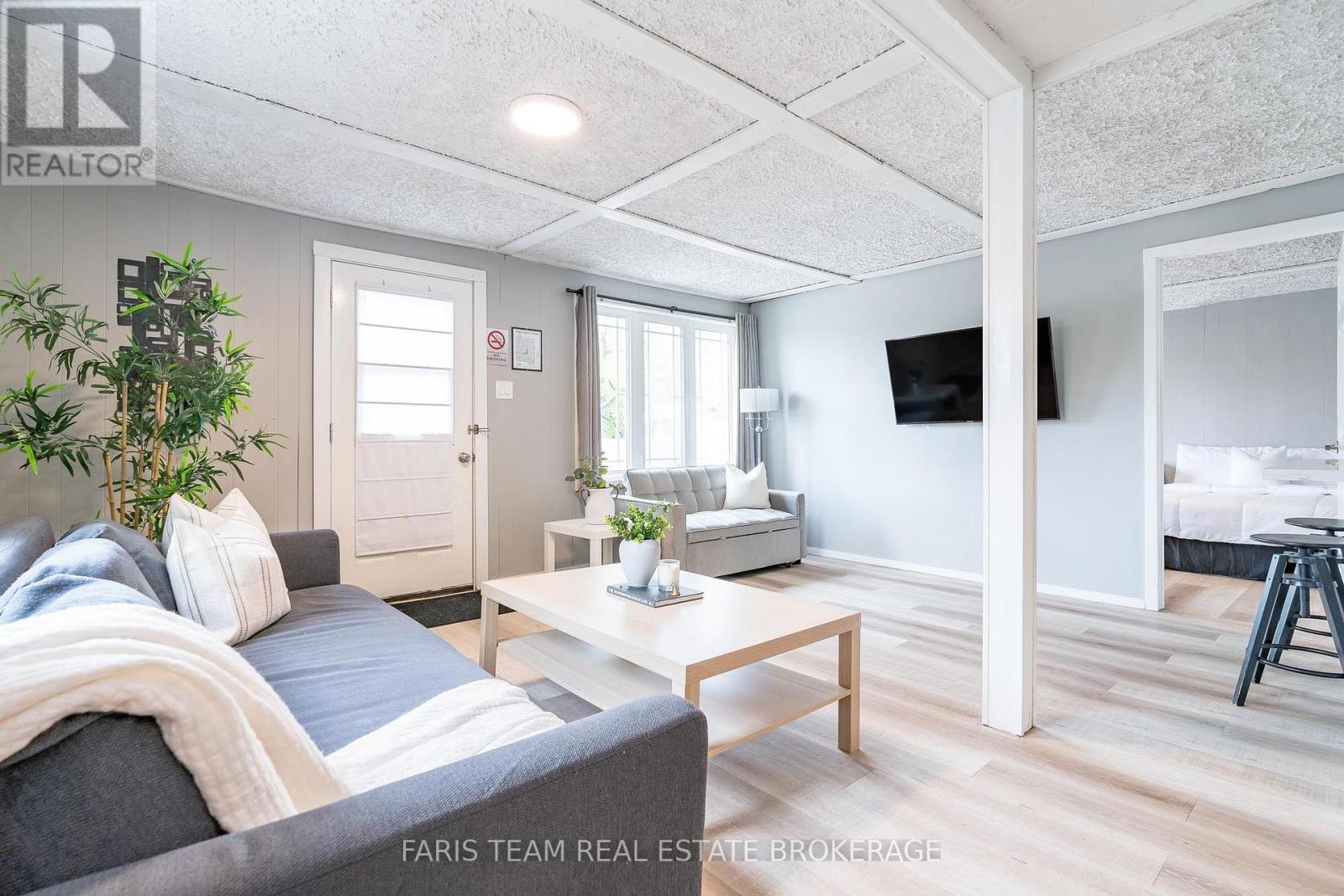 Detached at 113 RIVER ROAD E, Wasaga Beach