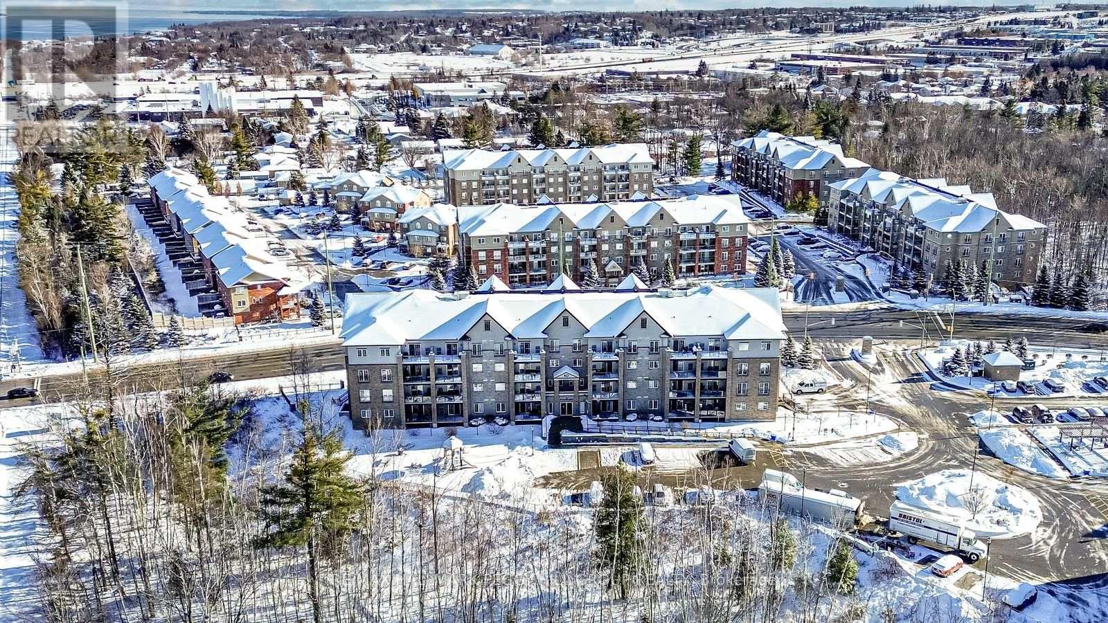 Apartment at 402 - 40 FERNDALE DRIVE S, Barrie (Ardagh)