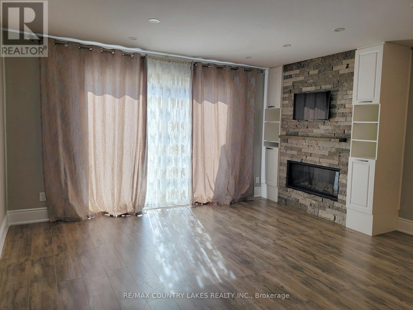 Townhouse at 35 - 21 LAGUNA PARKWAY, Ramara