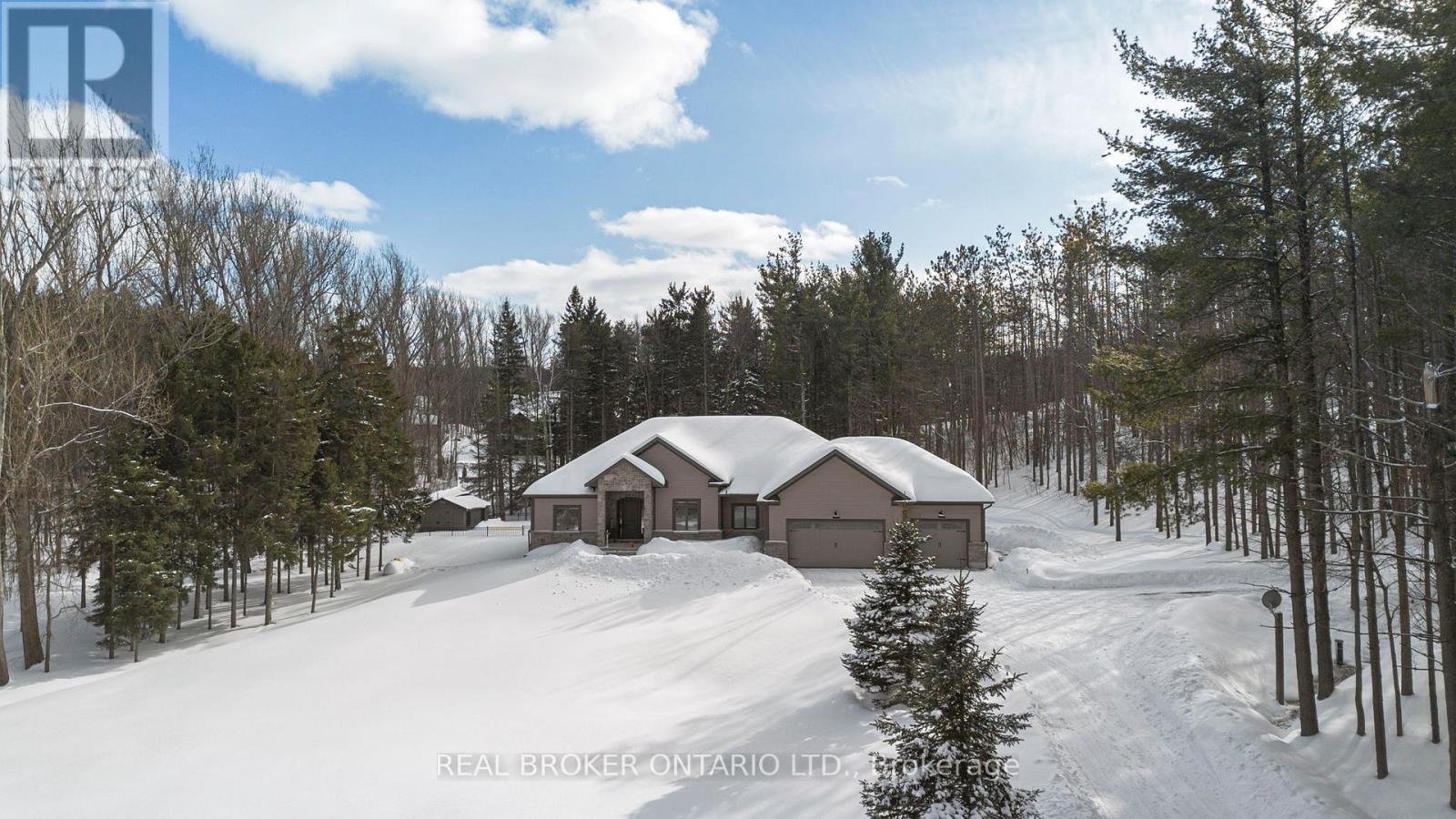 Detached at 49 SYDENHAM TRAIL W, Clearview