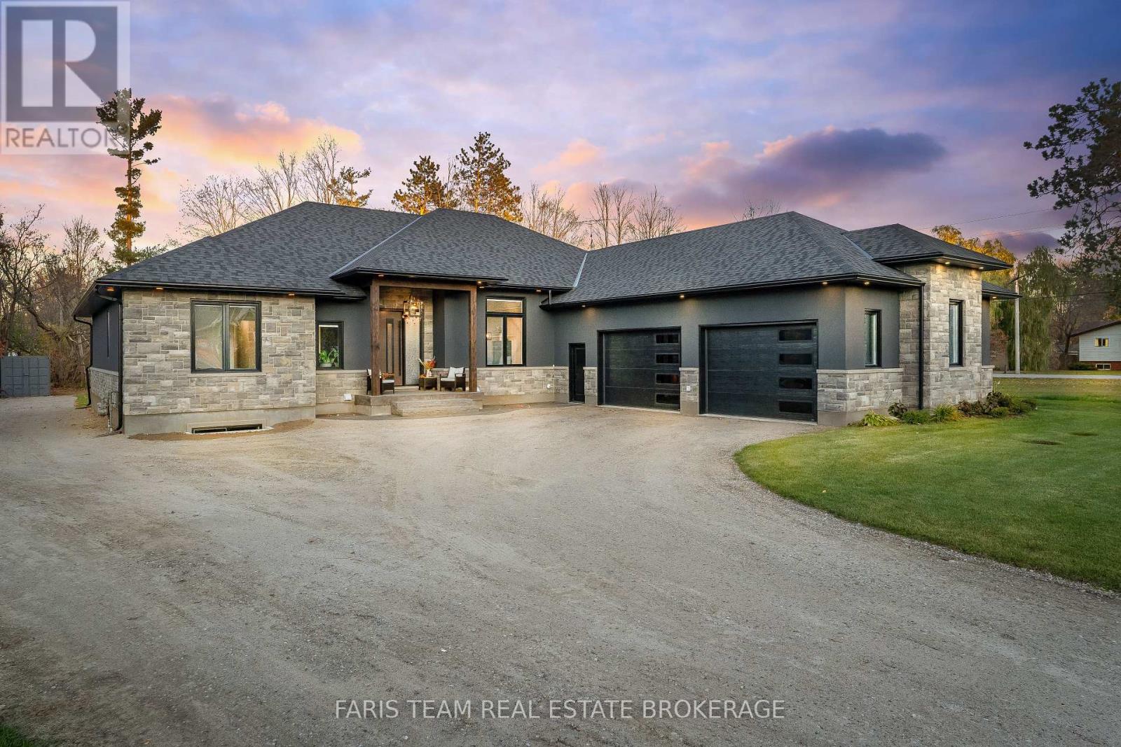 Detached at 7 REYNOLDS ROAD, Tiny (Wyevale)