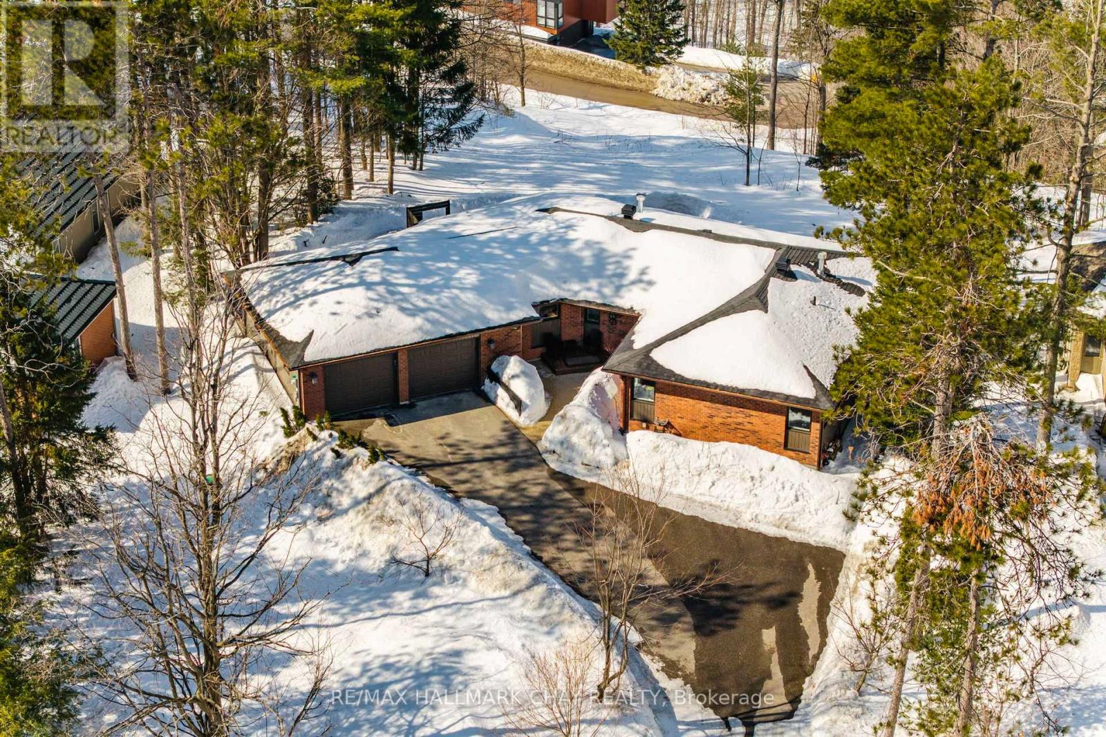 Detached at 16 HIGHLAND DRIVE, Oro-Medonte (Horseshoe Valley)