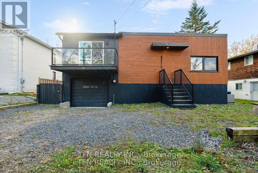 Detached at 12 SCHOONER LANE, Tay