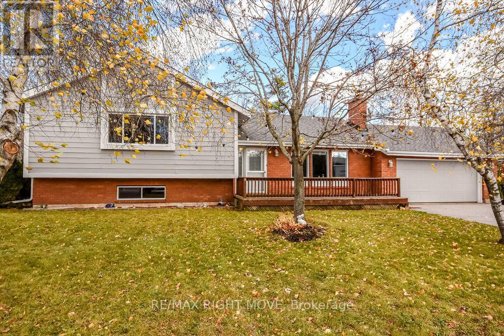 Detached at 3811 LEO CRESCENT, Ramara