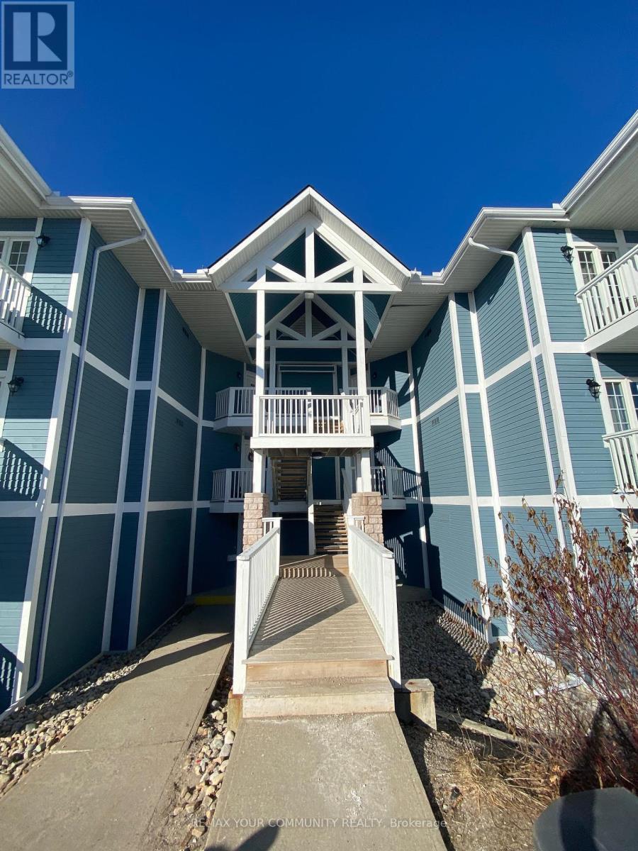Townhouse at 2244/45 - 90 HIGHLAND DRIVE, Oro-Medonte (Horseshoe Valley)