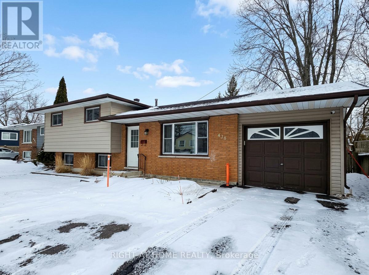 Detached at 438 FOREST AVENUE S, Orillia