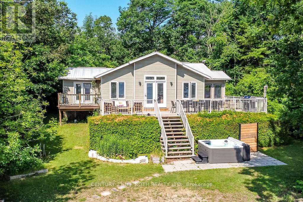 Detached at 58 METHODIST ISLAND, Tay (Port McNicoll)
