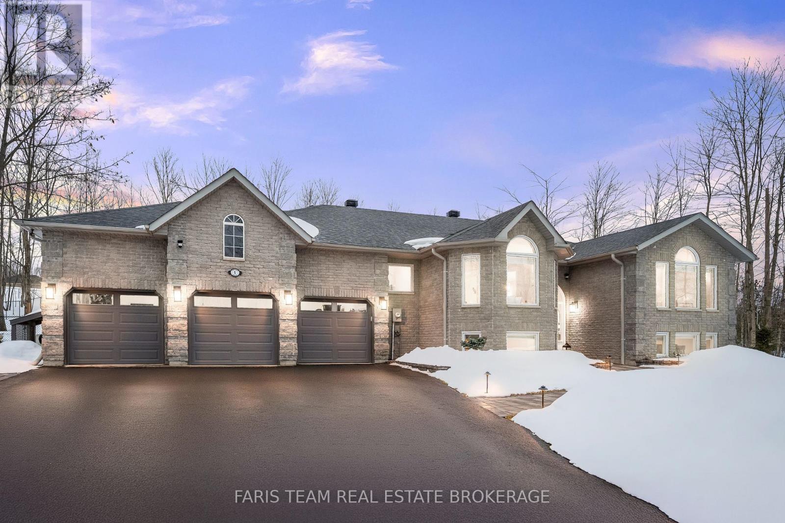 Detached at 1 PINEVIEW DRIVE, Oro-Medonte