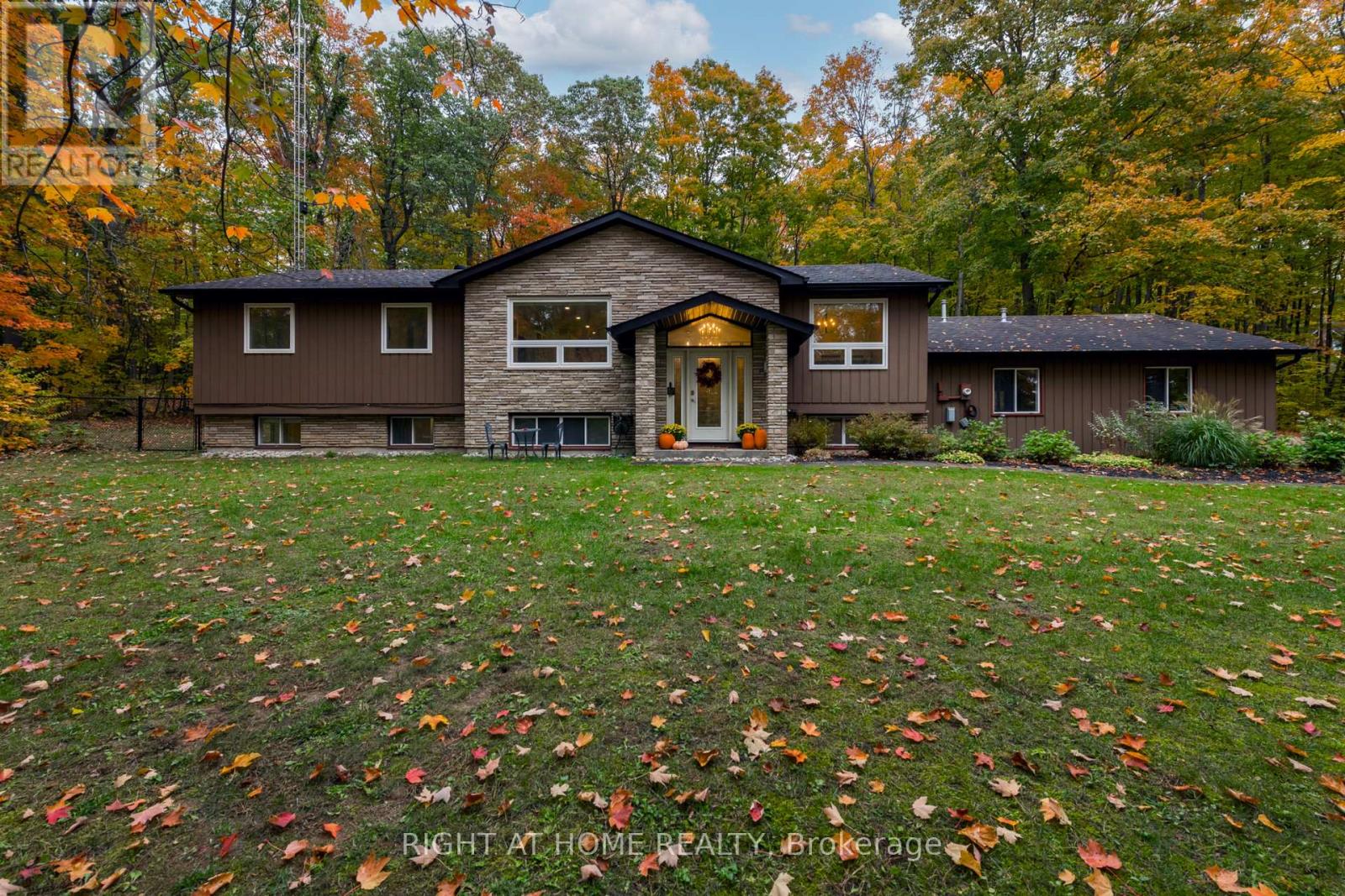 Detached at 11 WOODLAND CRESCENT, Oro-Medonte