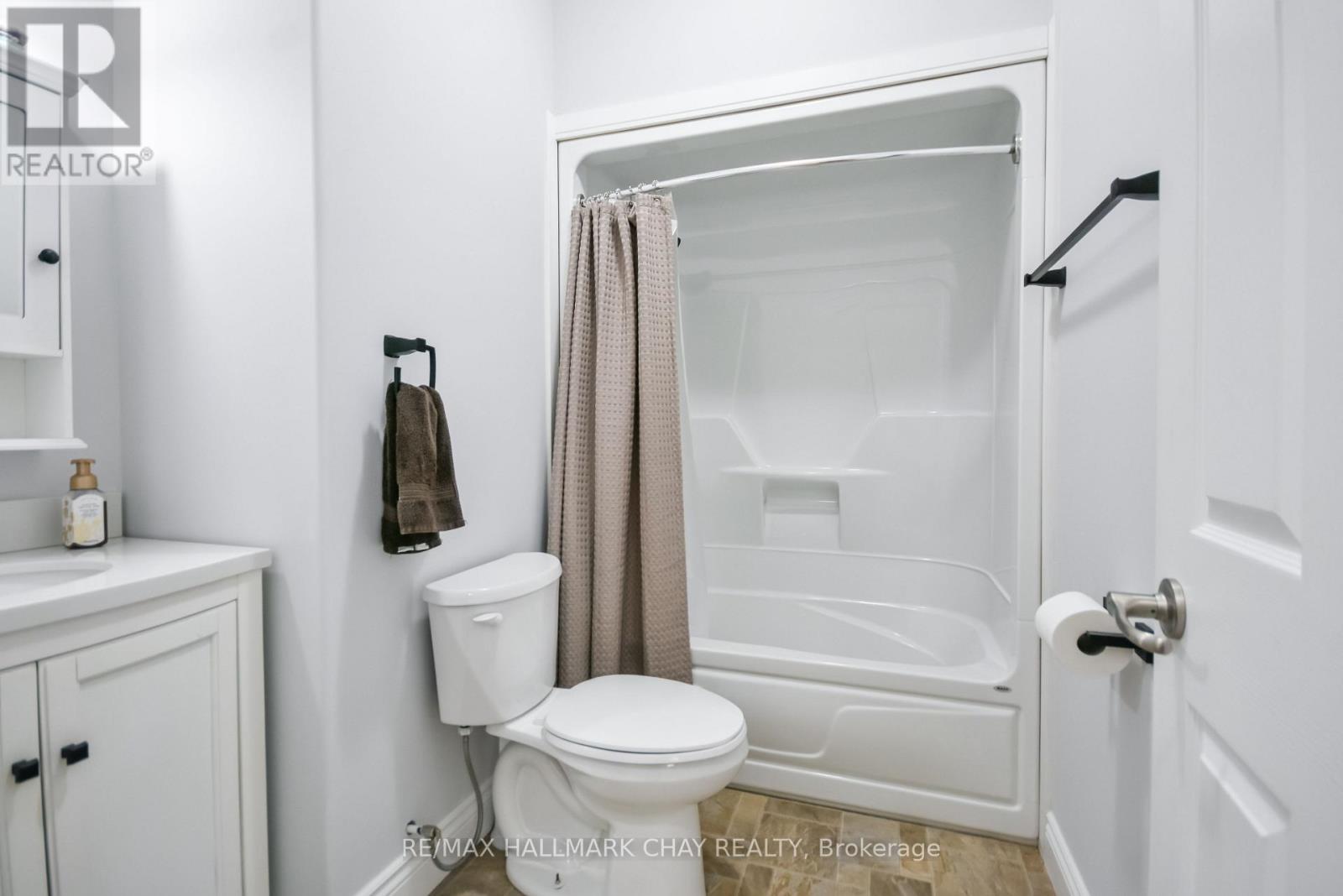Detached at 4936 VASEY ROAD, Midland