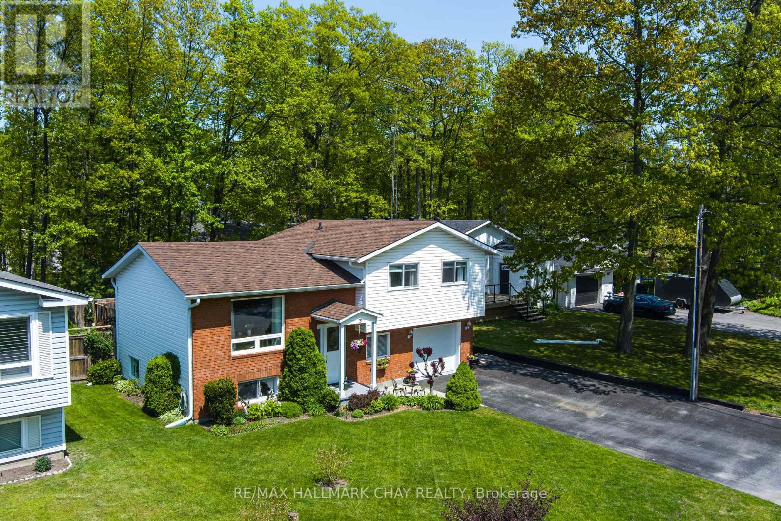 Detached at 15 OAKTREE COURT, Wasaga Beach