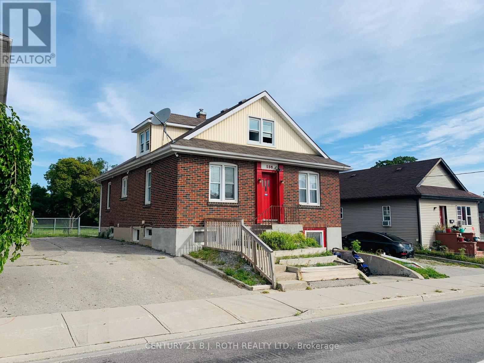 Multiplex at 156 DUNLOP STREET W, Barrie (City Centre)