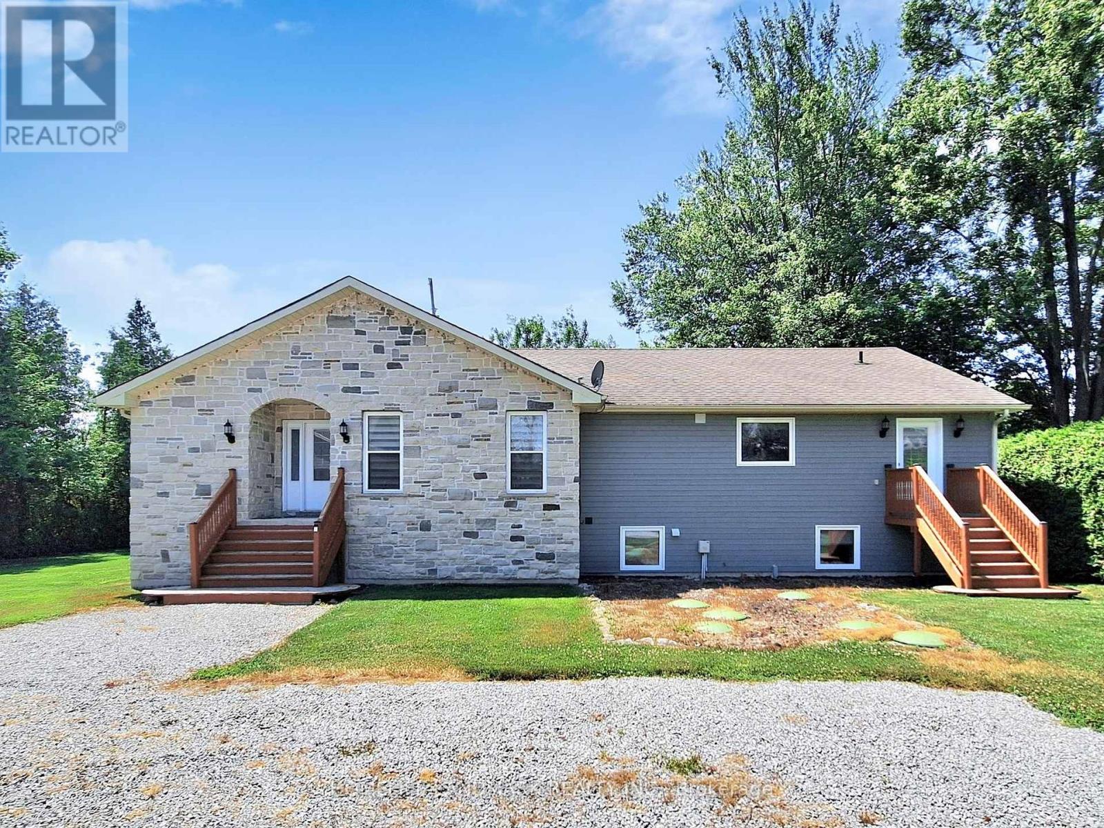 Detached at 1662 LAKESHORE DRIVE, Ramara