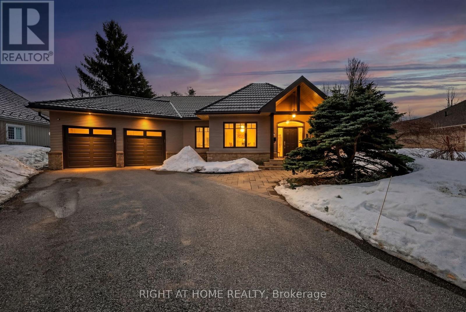 Detached at 13 ALPINE WAY, Oro-Medonte (Horseshoe Valley)