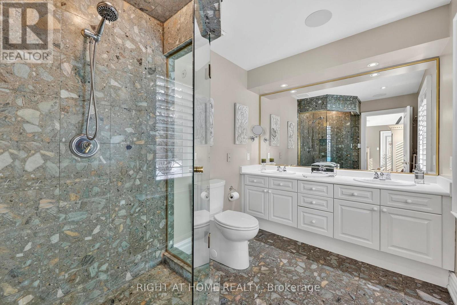 Detached at 13 ALPINE WAY, Oro-Medonte