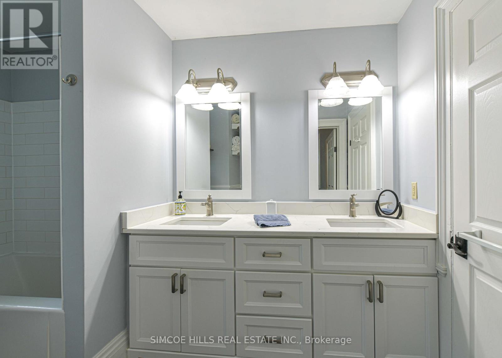 Detached at 6888 PENTLAND LANE N, Ramara