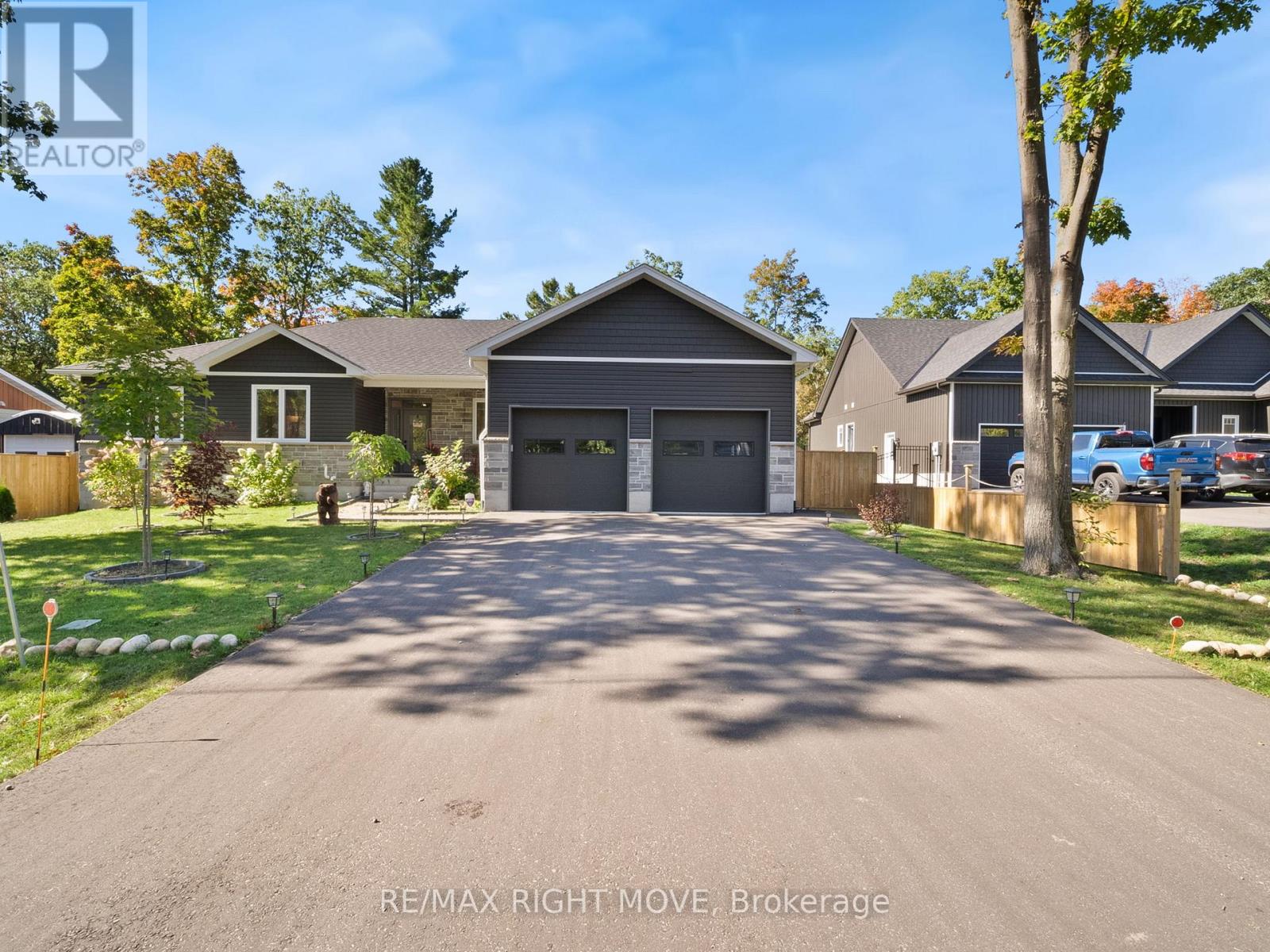 Detached at 22 BELLEHUMEUR ROAD, Tiny