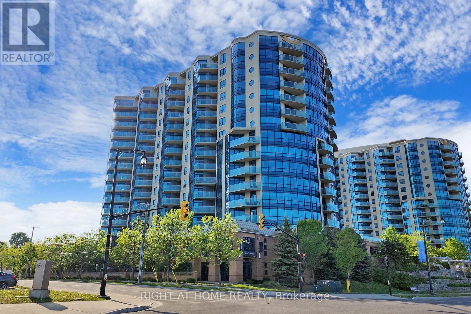 Apartment at PH06 - 37 ELLEN STREET, Barrie (Lakeshore)