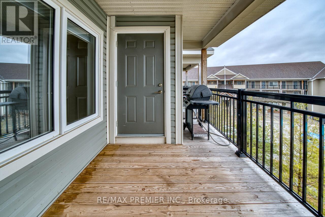 Townhouse at 302 - 2 COVE COURT, Collingwood