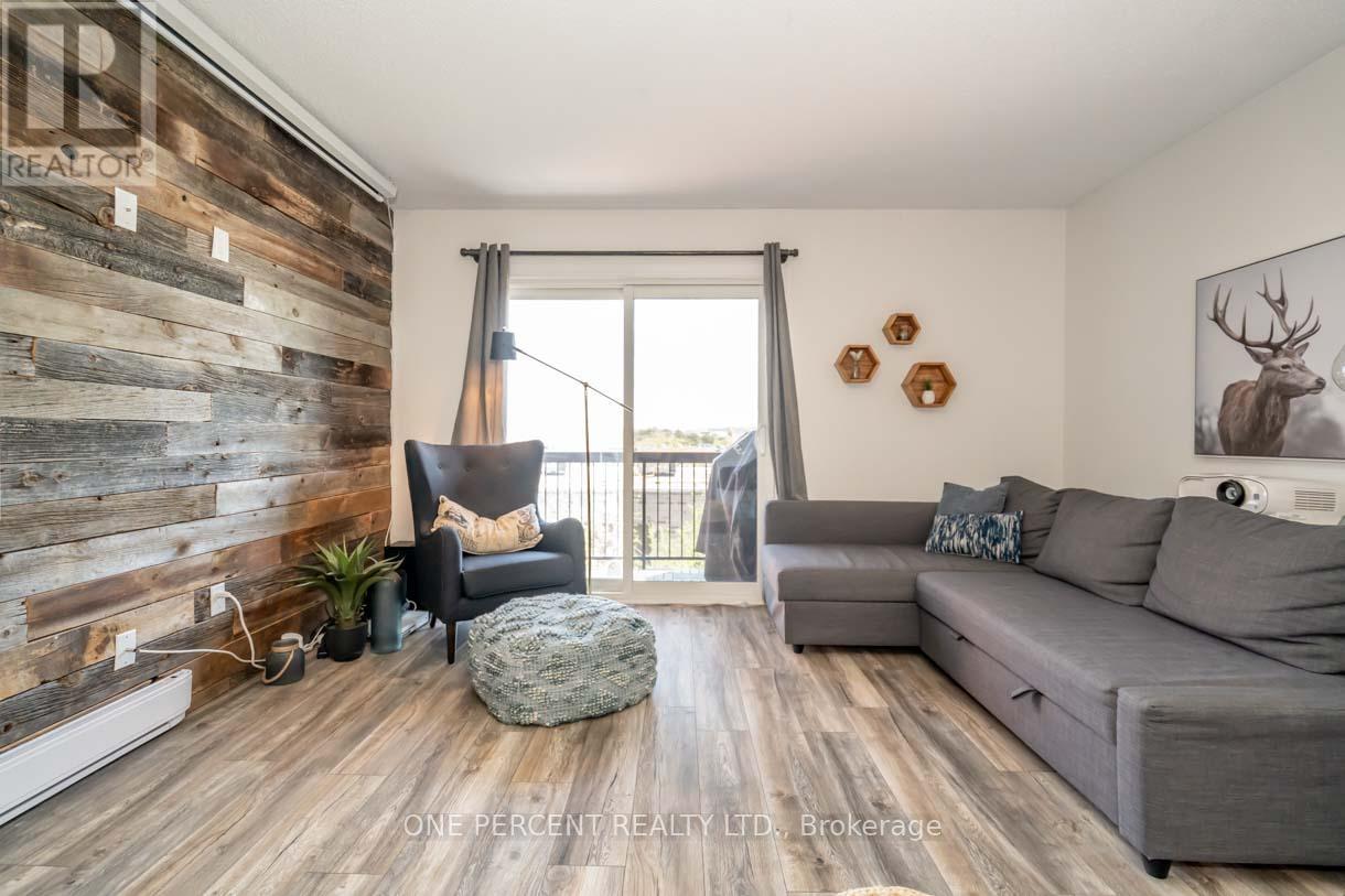 Apartment at F11 - 171 EDGEHILL DRIVE, Barrie (Letitia Heights)
