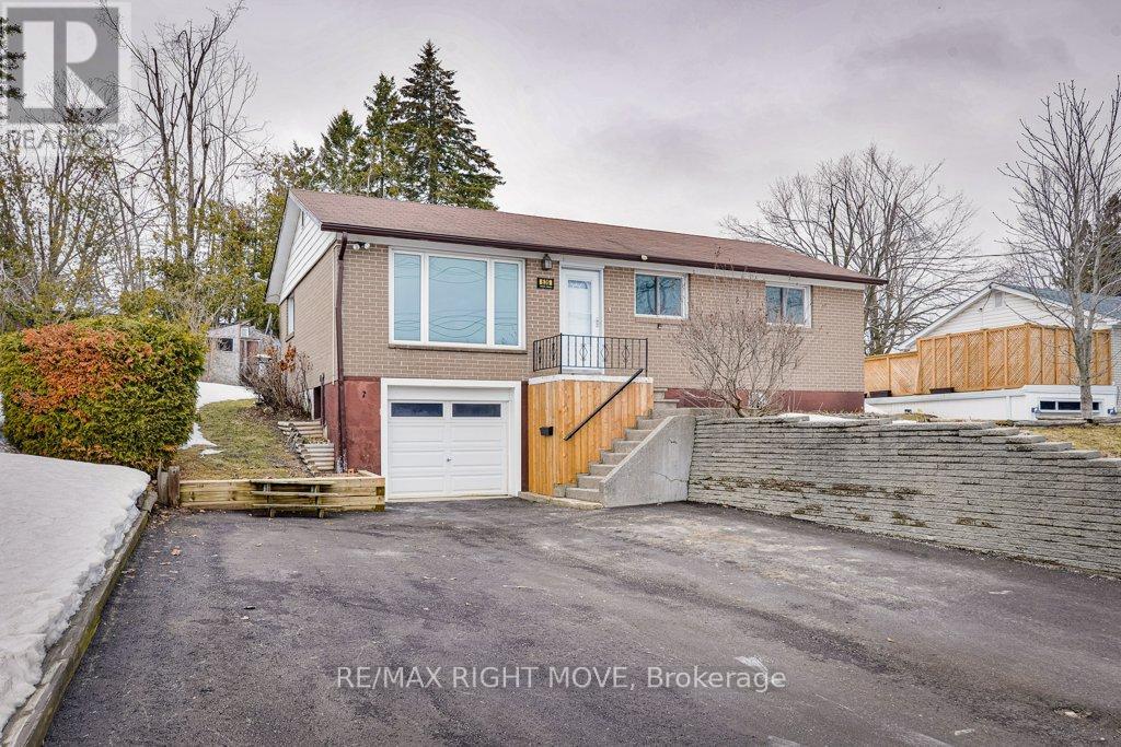 Detached at 636 MISSISSAGA STREET W, Orillia