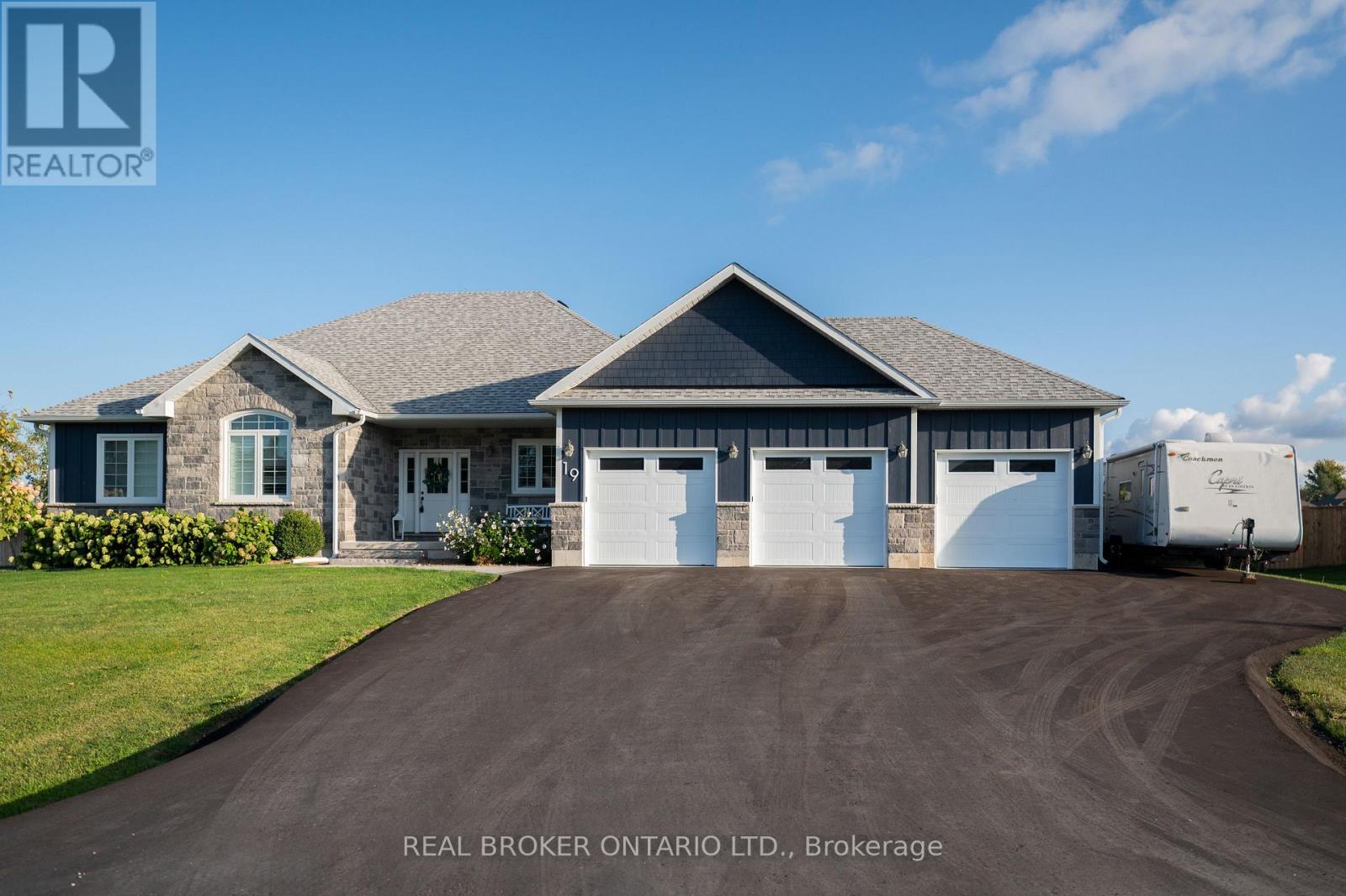 Detached at 19 CHESLOCK CRESCENT, Oro-Medonte (Warminster)