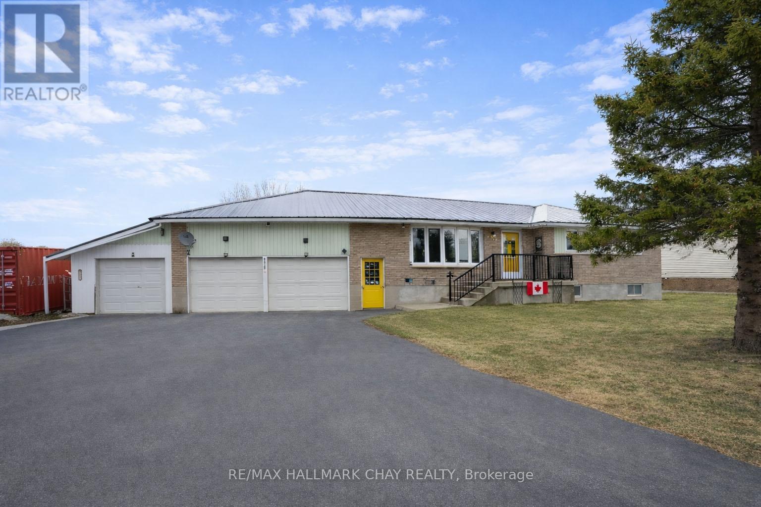 Detached at 8315 93 HIGHWAY, Tiny