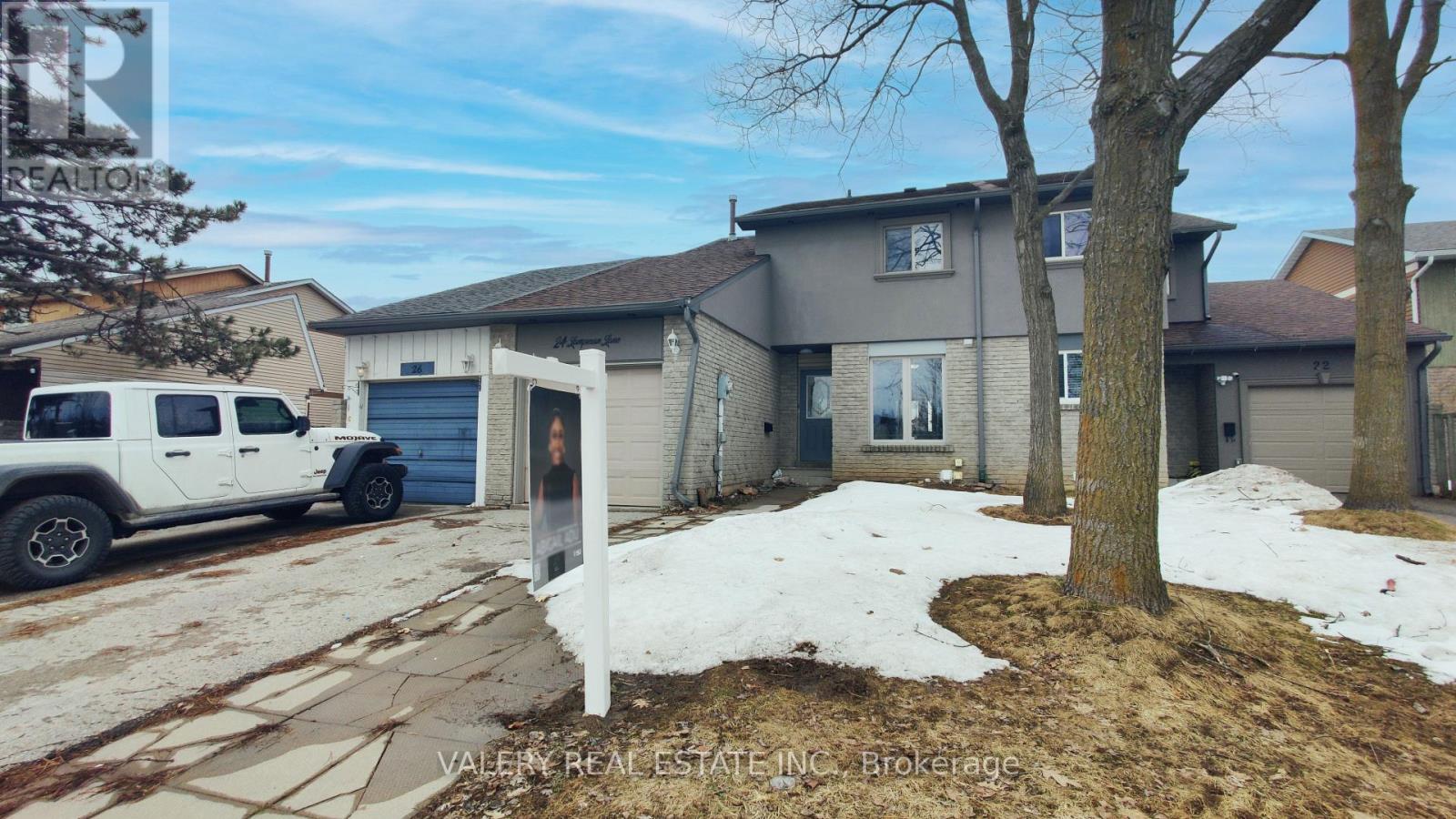Townhouse at 24 LAMPMAN LANE, Barrie