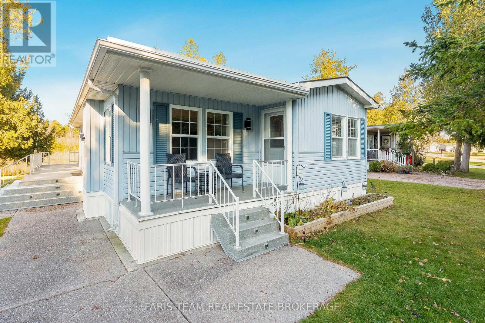 Detached at 3 ST JAMES PLACE, Wasaga Beach