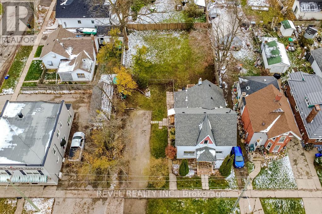 Multiplex at 44 PARKSIDE DRIVE, Barrie (Queen's Park)