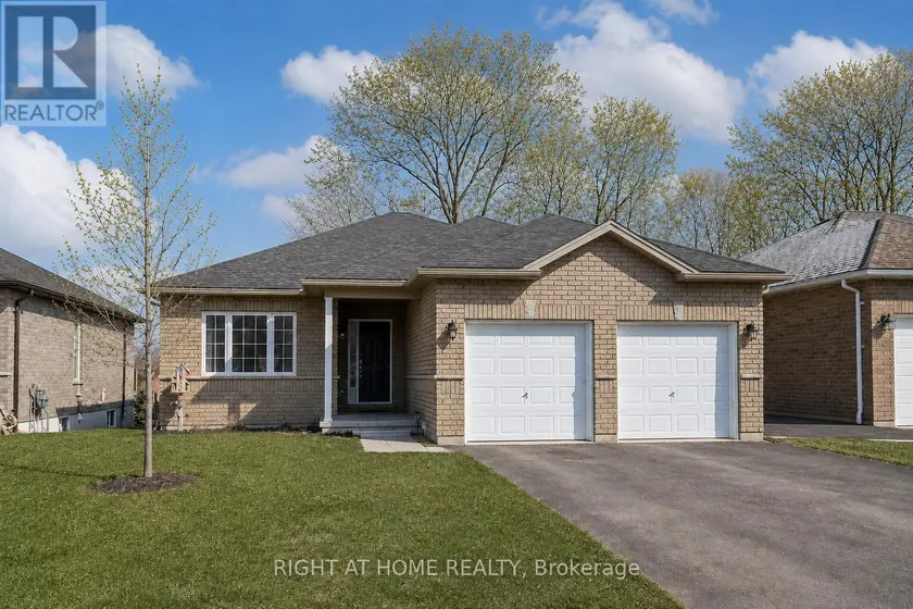 Detached at 28 HUNTER AVENUE, Tay