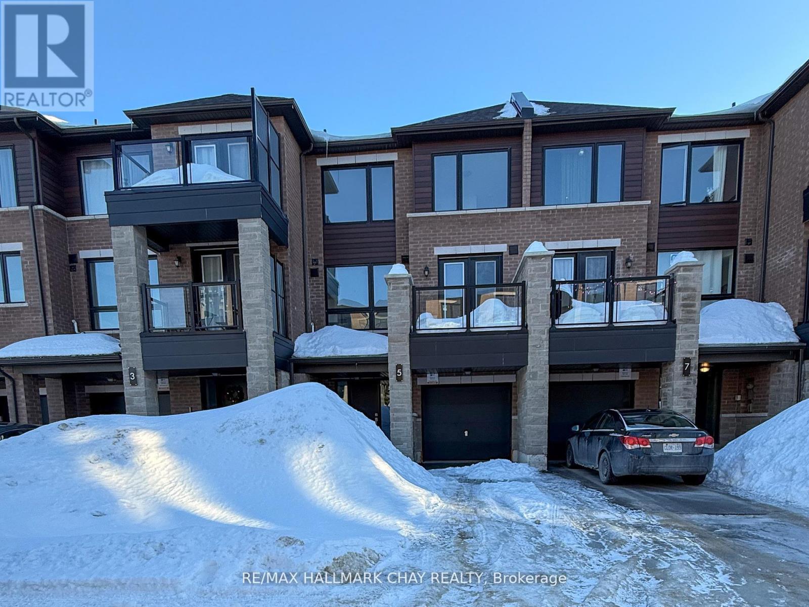 Townhouse at 5 RED MAPLE LANE, Barrie (Innis-Shore)