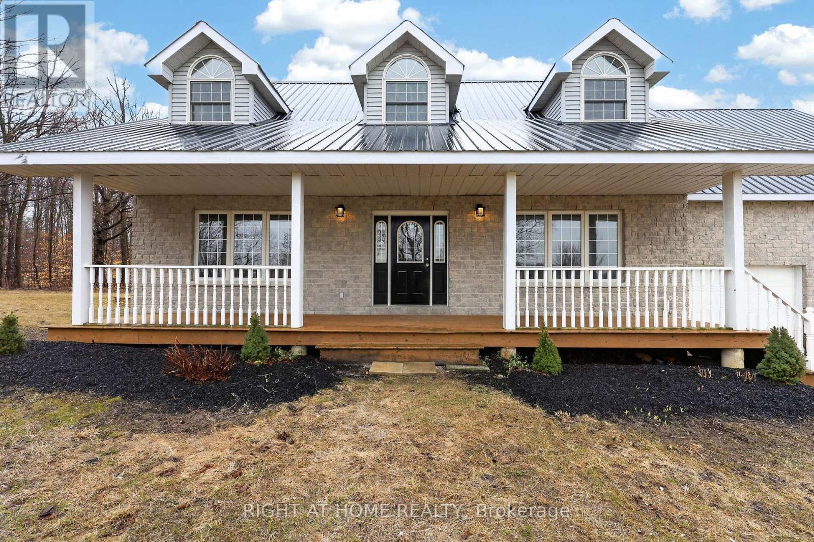 Detached at 6435 12/13 STAYNER SIDE ROAD, Clearview