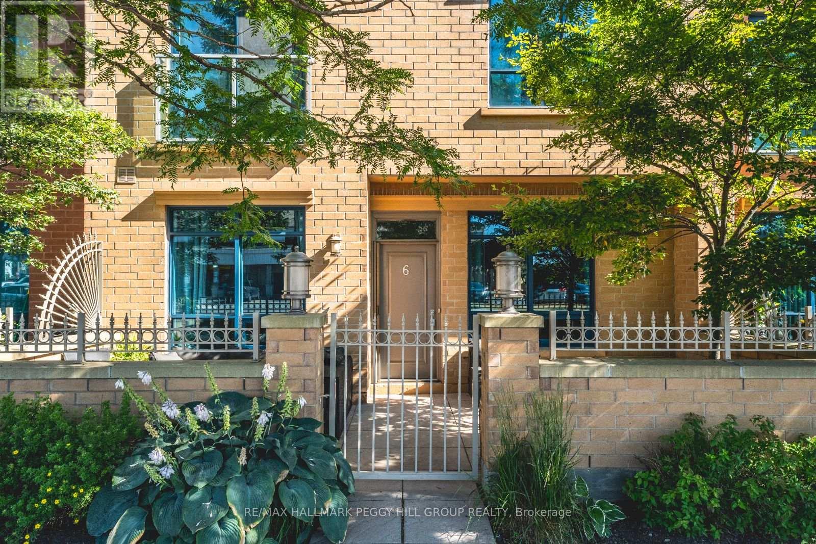 Townhouse at 6 VICTORIA STREET, Barrie (City Centre)