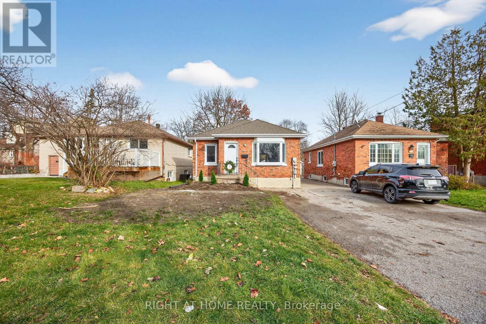 Detached at 25 THOMSON STREET, Barrie (Queen's Park)